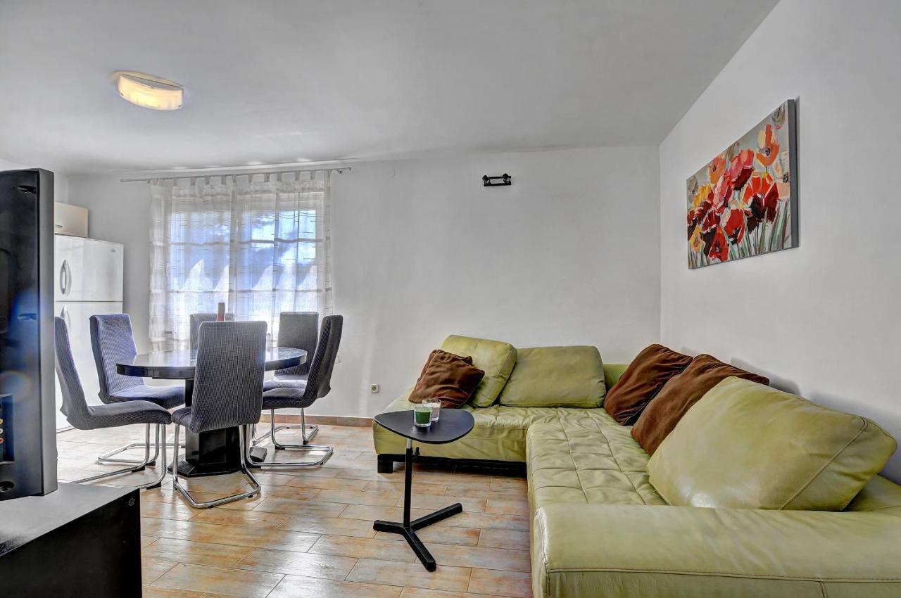 Appartement Lina à Pula Extérieur photo