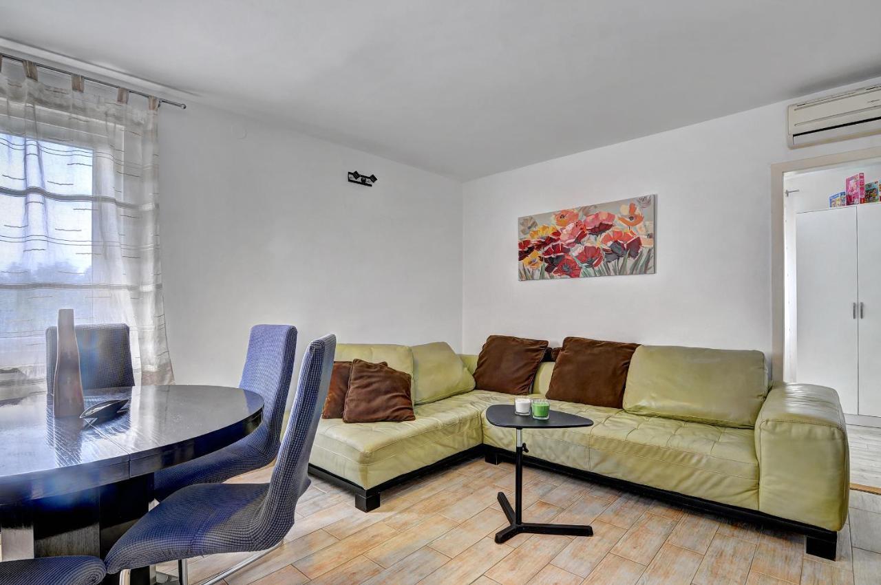 Appartement Lina à Pula Extérieur photo