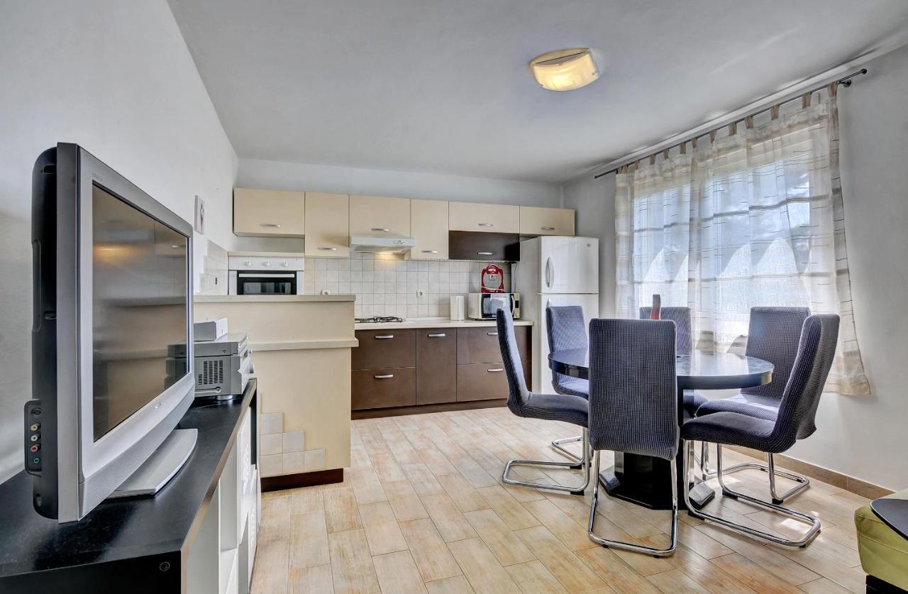 Appartement Lina à Pula Extérieur photo